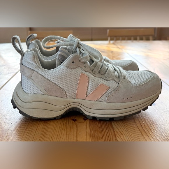 Veja Shoes - Veja Venturi Sneakers EU 37 Natural And Peach Pink